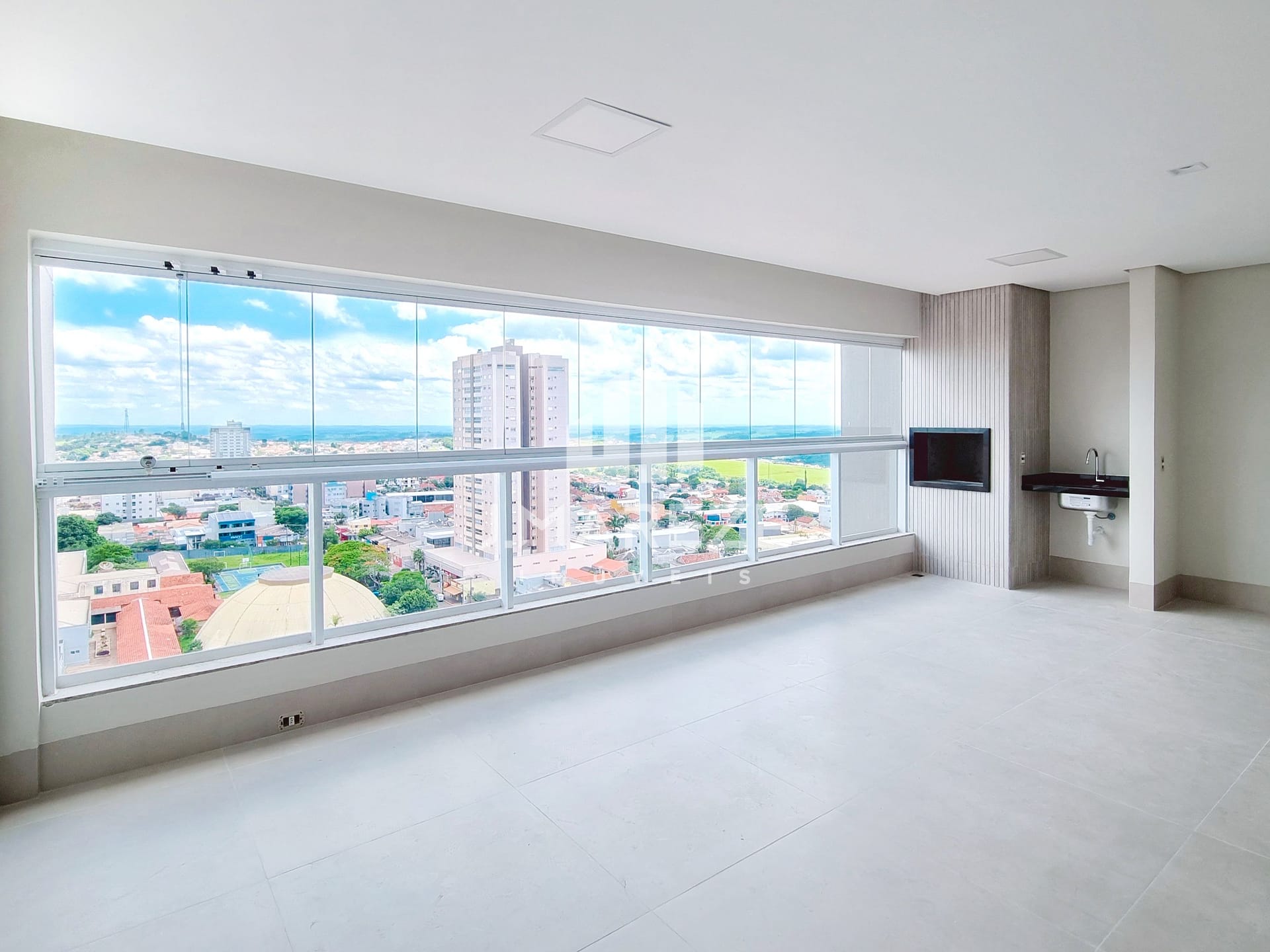 Apartamento à venda com 3 quartos, 127m² - Foto 1